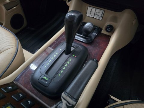 Land Rover Discovery 2.5 TD5 ES Premium Station Wagon 5dr Diesel Automatic (7 Seats) (284 g/km, 26