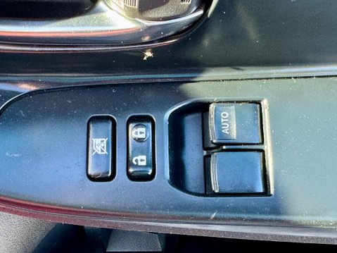 Toyota Yaris VVT-I SPORT 18