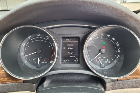 Skoda Superb LAURIN AND KLEMENT V6 DSG 33
