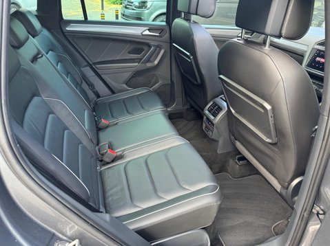 Volkswagen Tiguan R-LINE TECH TSI 4MOTION DSG 32