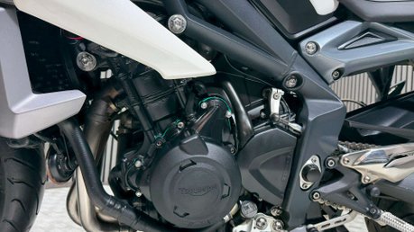 Triumph Street Triple 2013 ONLY 19K, QUICKSHIFTER, ARROW PIPE, NEW MOT 34
