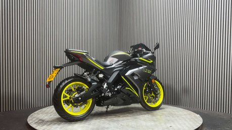 Lexmoto LXS 2023 ONLY 1K NEW MOT 125CC SPORTS BIKE LEARNER 3