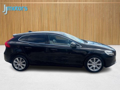 Volvo V40 2.0 D3 Inscription Hatchback 5dr Diesel Auto Euro 6 (s/s) (150 ps) 6