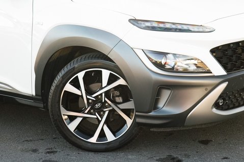 Hyundai KONA T-GDI PREMIUM MHEV 11
