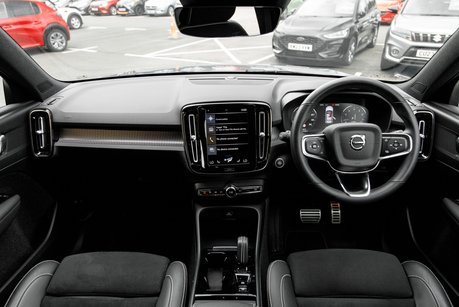 Volvo XC40 B4 R-DESIGN MHEV