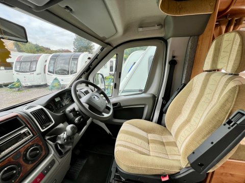 Auto-Trail Cheyenne 630 12