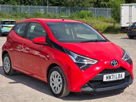 Toyota Aygo 1.0 VVT-i x-play Hatchback 5dr Petrol x-shift Euro 6 (Safety Sense) (71 ps) 29
