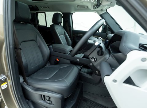 Land Rover Defender 110 D250 First Edition 10