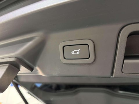 Land Rover Range Rover Velar 2.0 D240 R-Dynamic S SUV 5dr Diesel Auto 4WD Euro 6 (s/s) (240 ps) 48