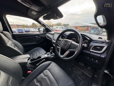 Isuzu D-Max V-Cross | AUTO | 1.9LT | AC | Sensors | Camera | Tow Bar| 17