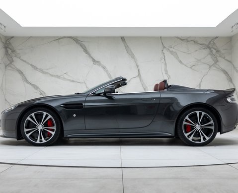 Aston Martin V12 Vantage ROADSTER