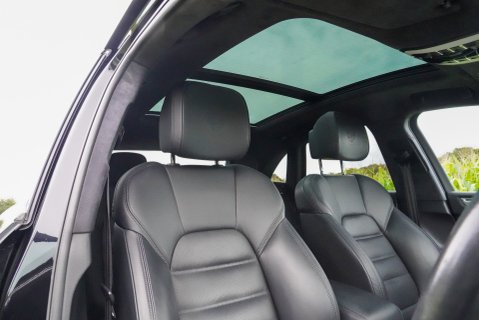 Porsche Macan TURBO PDK 10