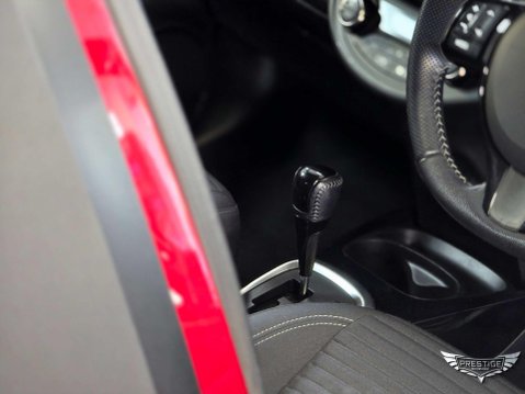 Toyota Yaris 1.5 VVT-h Design E-CVT Euro 6 5dr 24