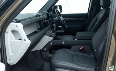 Land Rover Defender 110 D250 First Edition 16