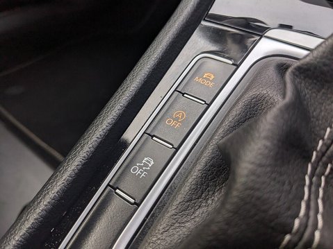 Volkswagen Golf R TSI 4MOTION DSG 30