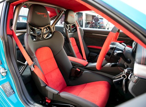 Porsche 911 (991) GT2 RS 12