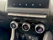 Renault Captur TECHNO E-TECH 21