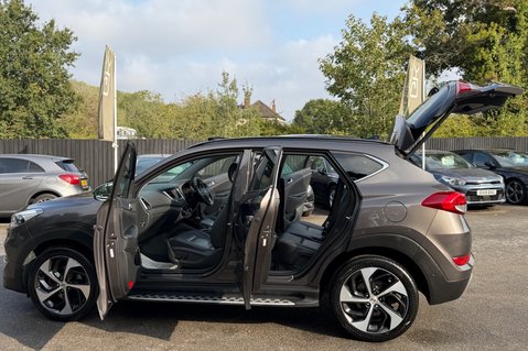 Hyundai TUCSON CRDI PREMIUM SE - 2 OWNERS - 10 HYUNDAI SERVICES  23
