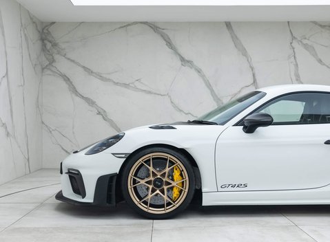 Porsche Cayman GT4 RS (718) 43