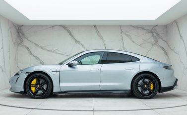Porsche Taycan TURBO 5