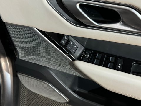 Land Rover Range Rover Velar R-DYNAMIC HSE 23
