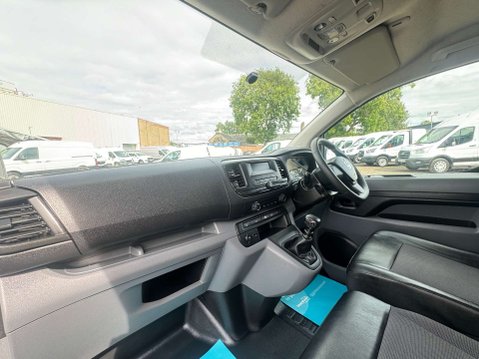 Vauxhall Vivaro 1.5 Vivaro F2900 Professional S/S 13