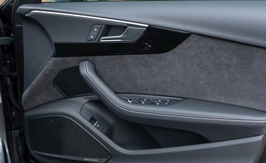 Audi RS4 Avant Sport Edition 22