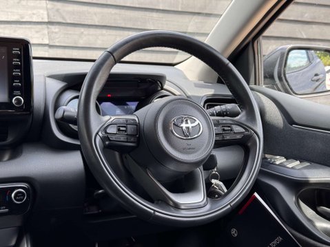 Toyota Yaris 1.5 Yaris Design HEV CVT 5dr 14