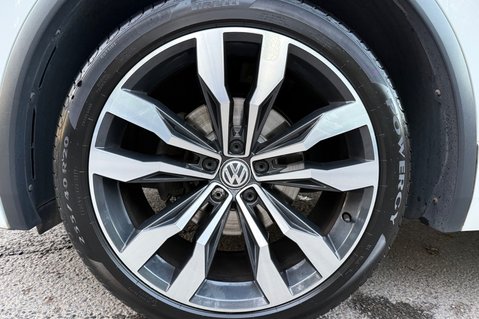 Volkswagen Tiguan R-LINE TECH TDI 4MOTION DSG -TOWBAR -ELECTRIC TAILGATE -KEYLESS -CARPLAY 64