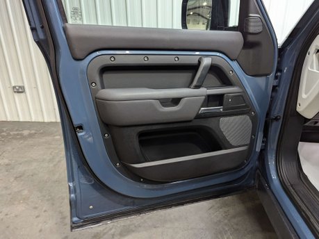 Land Rover Defender 2.0 Defender S D Auto 4WD 5dr 58
