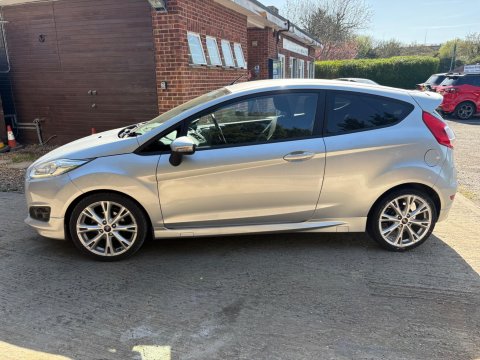 Ford Fiesta ZETEC S 11