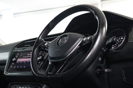 Volkswagen Tiguan SE NAV TSI 11
