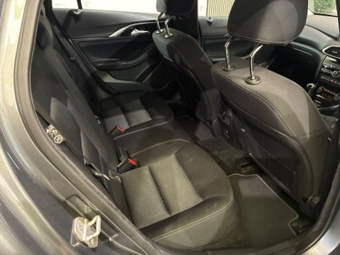 Infiniti Q30 1.5d SE Euro 6 (s/s) 5dr 29