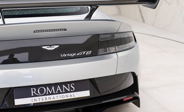 Aston Martin Vantage GT8 20
