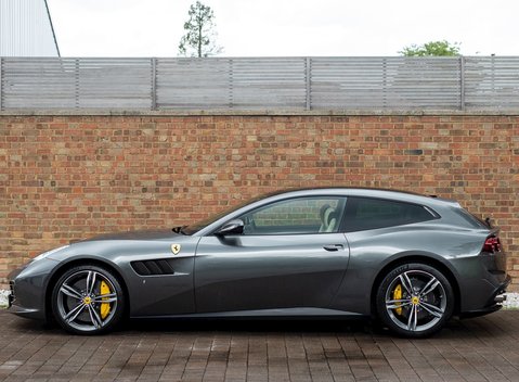 Ferrari GTC4 Lusso 2