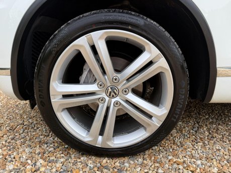 Volkswagen Touareg 3.0 TDI V6 BlueMotion Tech R-Line Tiptronic 4WD Euro 6 (s/s) 5dr 14
