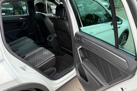 Volkswagen Tiguan R-LINE TSI DSG - ONE OWNER - APPLE CAR PLAY -ADAPTIVE CRUISE 28