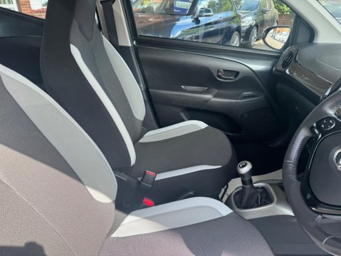 Toyota Aygo 1.0 VVT-i x-play Euro 5 5dr Euro 5 23