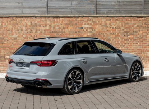 Audi RS4 Avant 7