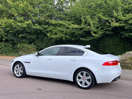 Jaguar XE 2.0i Portfolio Auto AWD Euro 6 (s/s) 4dr 7