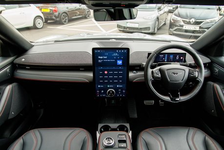 Ford Mustang Mach-E BASE