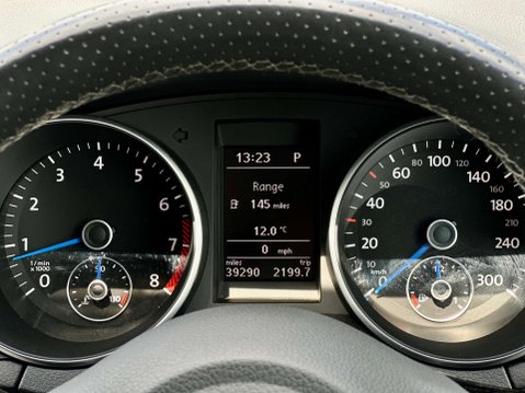 Volkswagen Golf R 2.0 DSG (Wingback) DCC 10