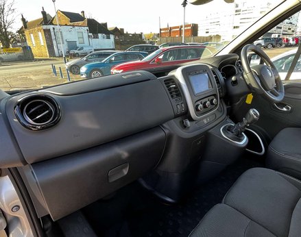 Renault Trafic 2.0 Trafic Sport Energy dCi 5dr 21