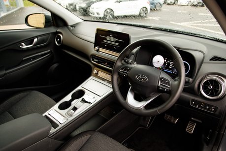 Hyundai KONA PREMIUM