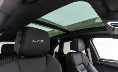Porsche Macan GTS 12