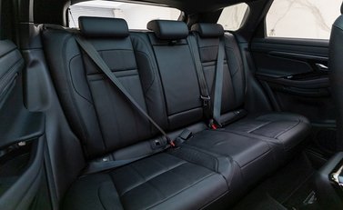 Land Rover Range Rover Evoque P300e R-Dynamic SE 13