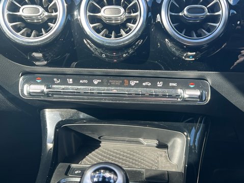 Mercedes-Benz A Class A 180 AMG LINE PREMIUM PLUS 26