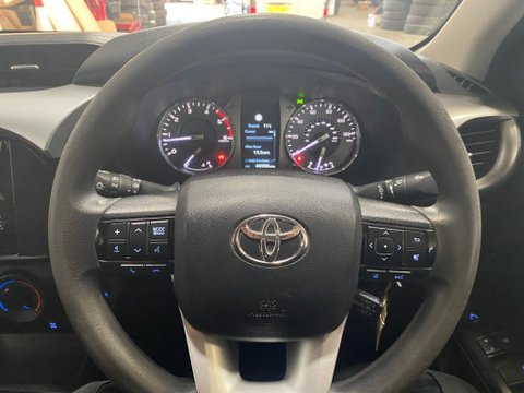 Toyota Hilux ACTIVE 4WD D-4D DCB 11