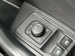 Volkswagen T-Roc 1.5 T-Roc R-Line TSI Semi-Auto 5dr 66