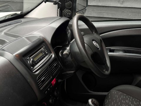 Vauxhall Combo 1.2 Combo 2000 CDTi 27